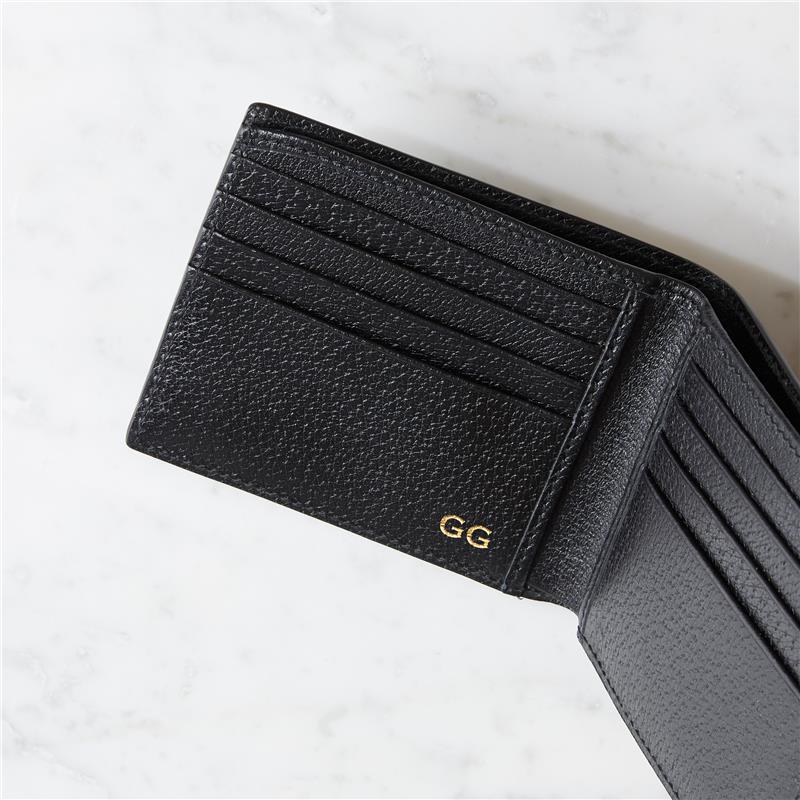 https://res-cms.gucci.cn/bz-gucci-store-prod/prod/GUCCI/2024-10-16/embossing-per-video-24-10-20230165-1_8660610b-5d6d-4c42-a78a-0444d6335277.png