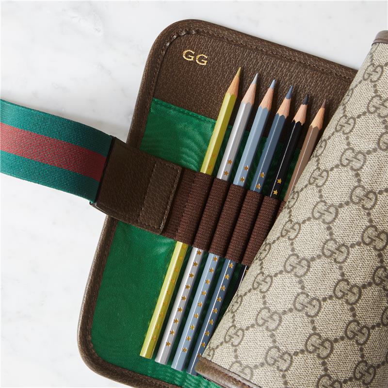 https://res-cms.gucci.cn/bz-gucci-store-prod/prod/GUCCI/2024-10-16/embossing-per-video-24-10-20230200-1_68a999c4-1de4-457c-837e-9ca368232d3e.png