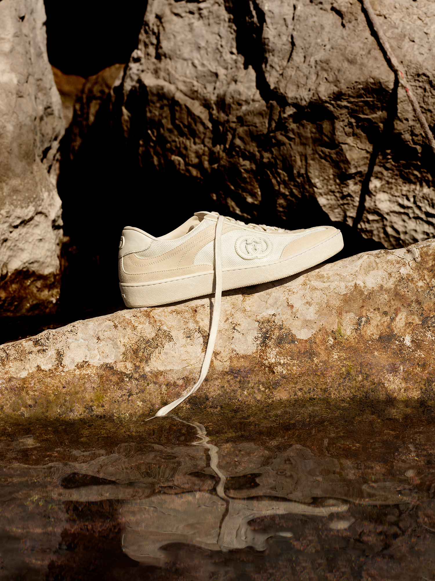 https://res-cms.gucci.cn/bz-gucci-store-prod/prod/GUCCI/2025-05-06/HP_Portrait_GG-Lido-520-still-life-8_001_Default_8b19d085-13c0-4042-a481-3de821dcd910.png