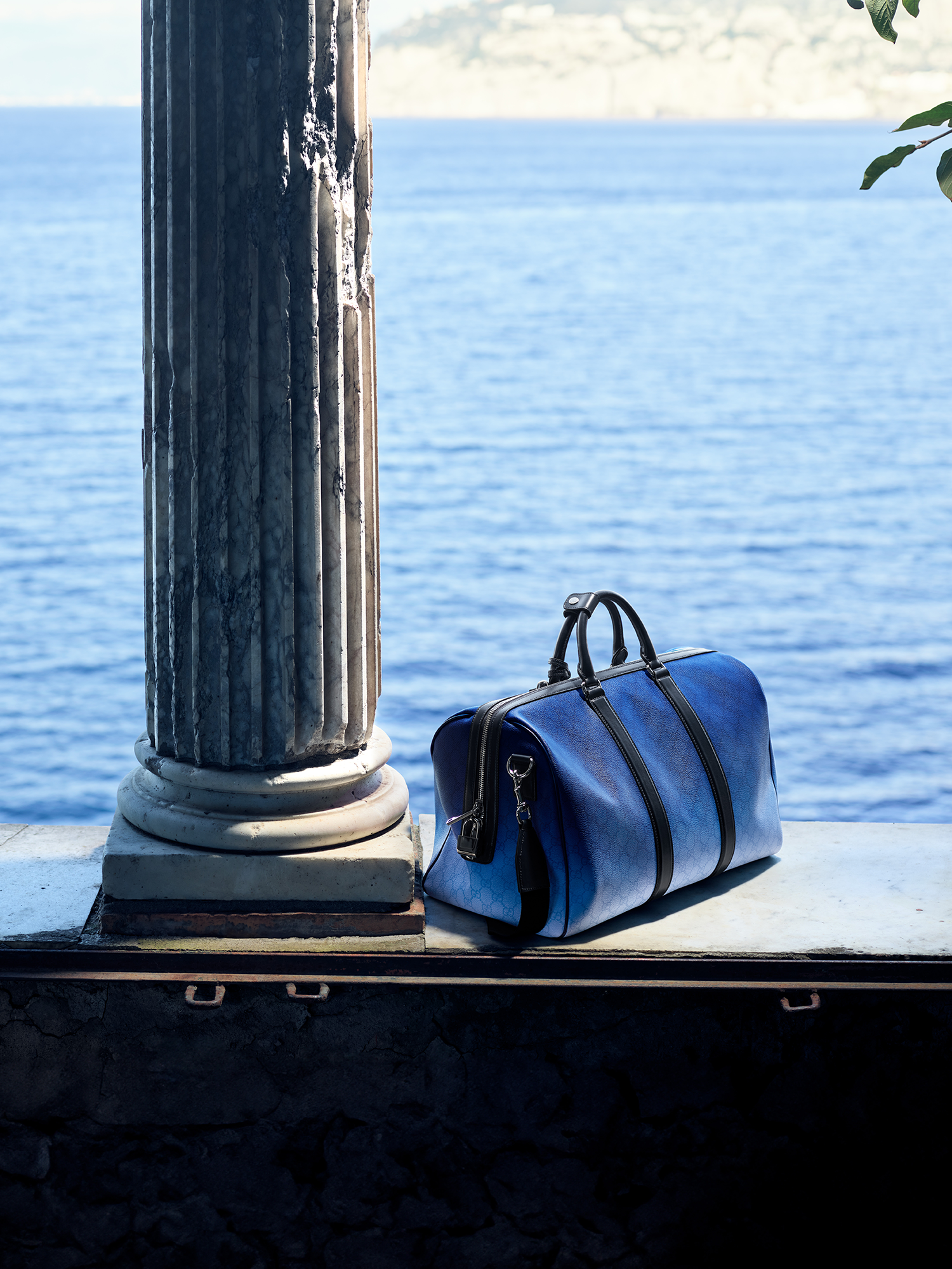 https://res-cms.gucci.cn/bz-gucci-store-prod/prod/GUCCI/2025-05-28/HP_Portrait_Gucci-LIDO-STILL-LIFE-APR25-BASE-27-GUCCI-LIDO-25-03-03-0077-v3a_001_Default_e261f8ff-d4cc-4f1a-afa8-502f64330d1b.png