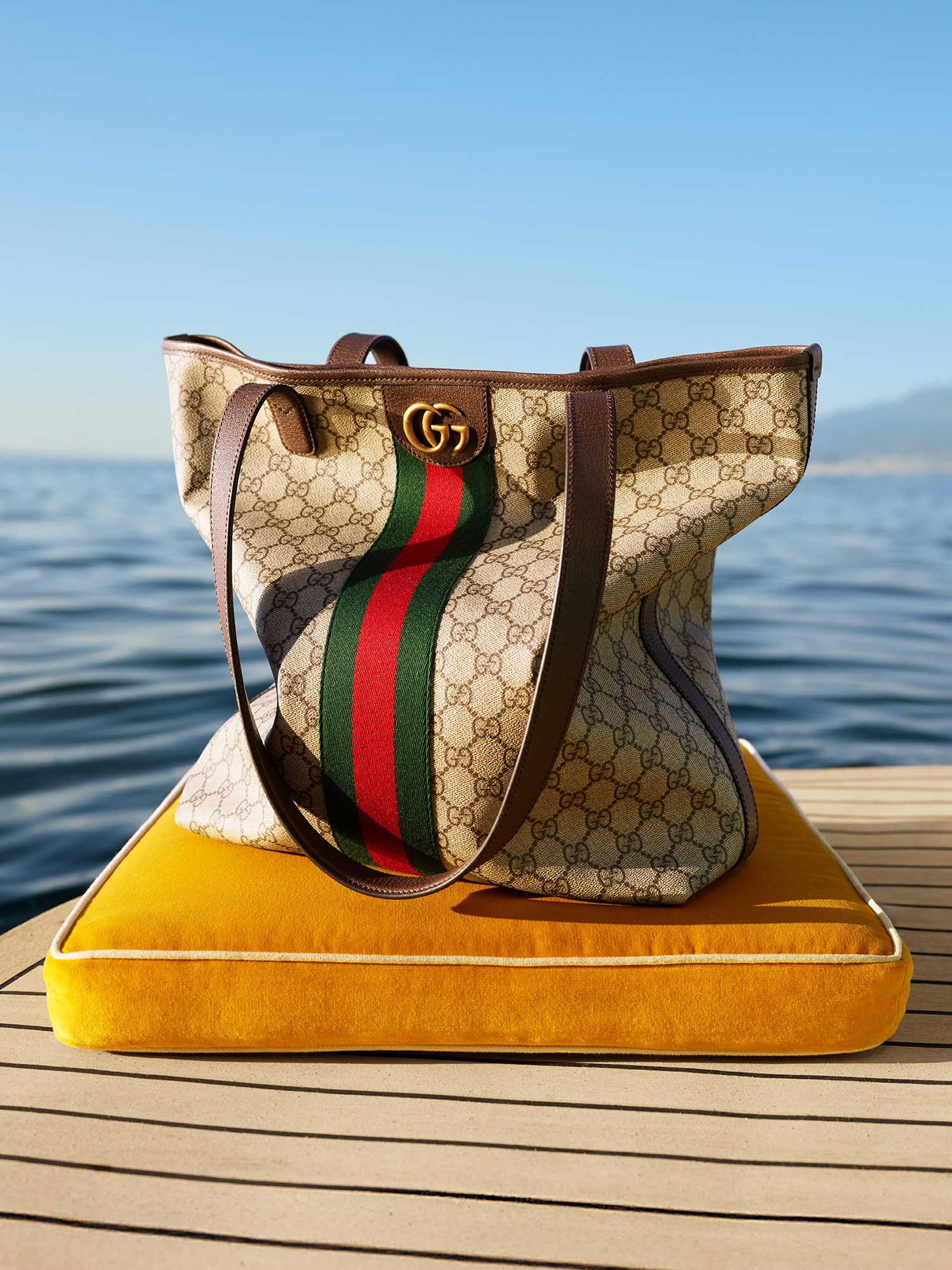 https://res-cms.gucci.cn/bz-gucci-store-prod/prod/GUCCI/2025-06-16/HP_Portrait_Gucci-LIDO-STILL-LIFE-MAY25-BASE-48-GUCCI-04-03-25-2593-v2a_001_Default_b1c500cb-1434-4d59-bf5e-5943cc5a8bc6.png