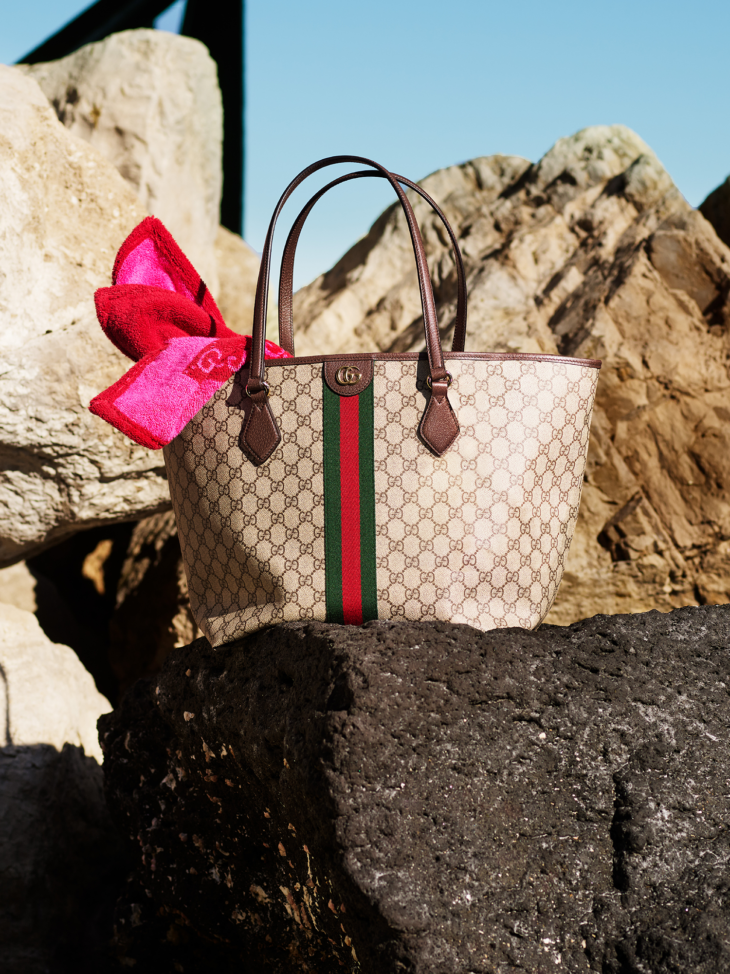 https://res-cms.gucci.cn/bz-gucci-store-prod/prod/GUCCI/2025-06-16/HP_Portrait_Gucci-LIDO-STILL-LIFE-MAY25-BASE-54-GUCCI-25-03-05-0007-v3b_001_Default_a84c5ca7-62d8-471f-82b4-db7bc1132cbe.png