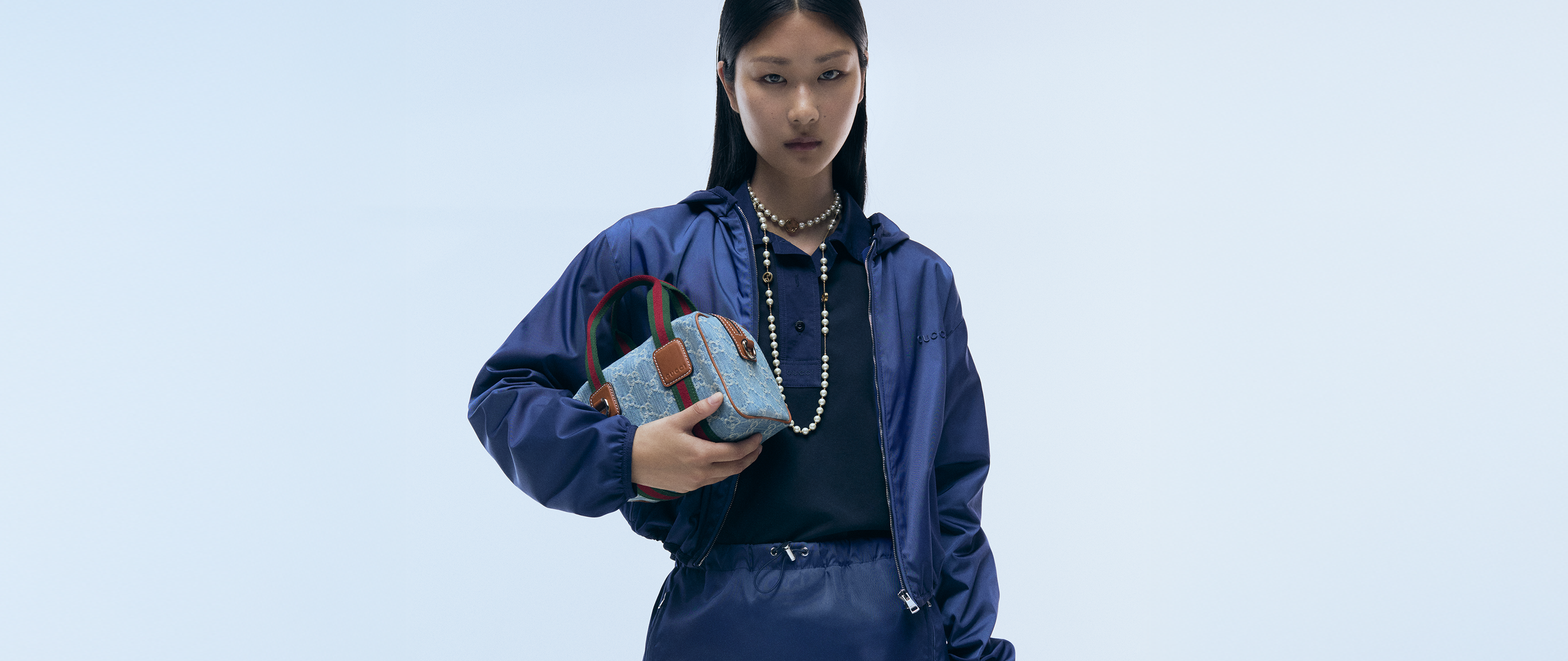 女士手袋Gucci女士手袋巧妙融合隽永的精致格调与现代的时尚风范，匠心打造日常造型。