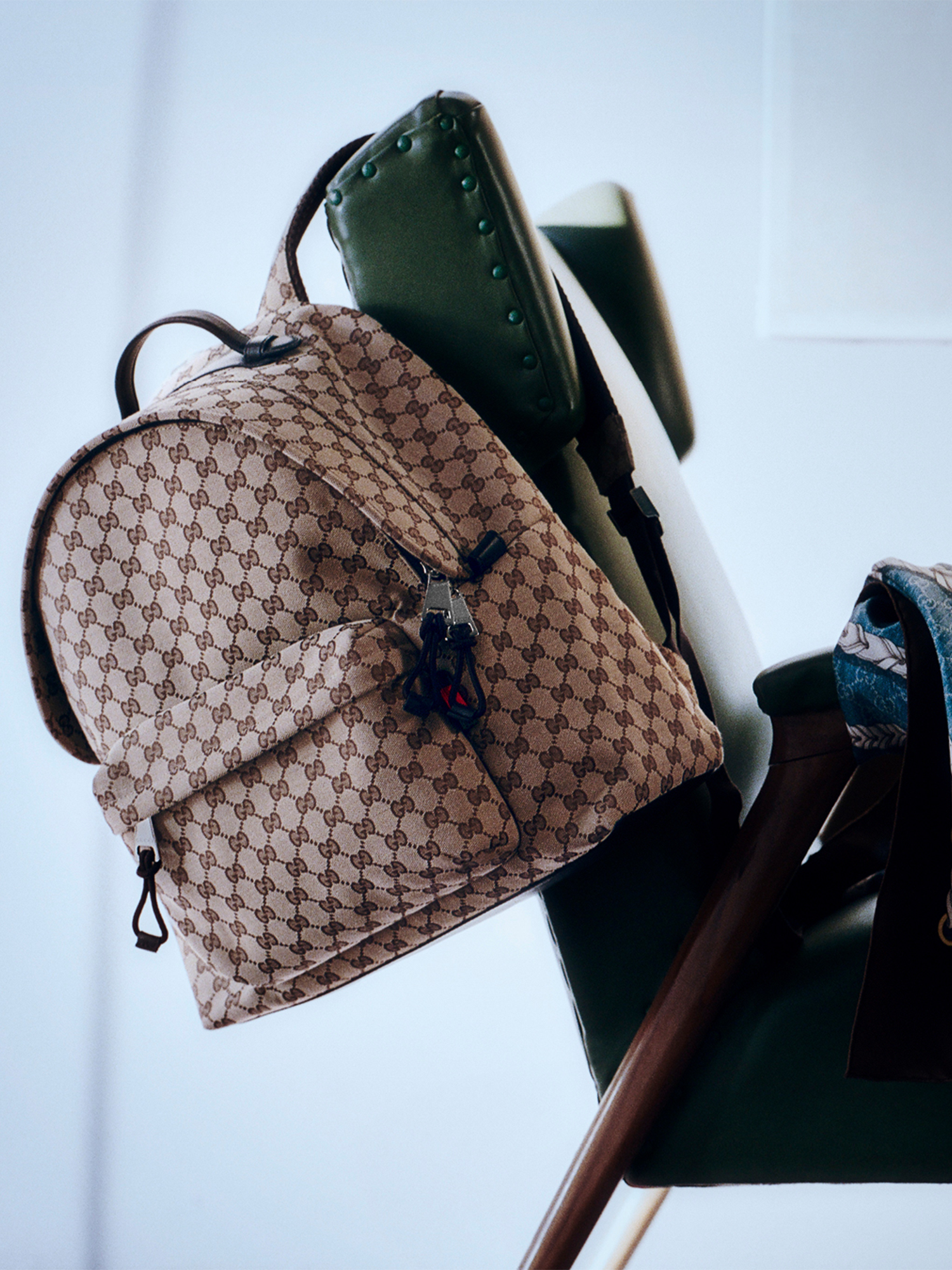 https://res-cms.gucci.cn/bz-gucci-store-prod/prod/GUCCI/2025-07-28/HP_Portrait_Gucci-000001070003_001_Default_3b423a69-6cbb-4695-877c-e8622c91b82f.png