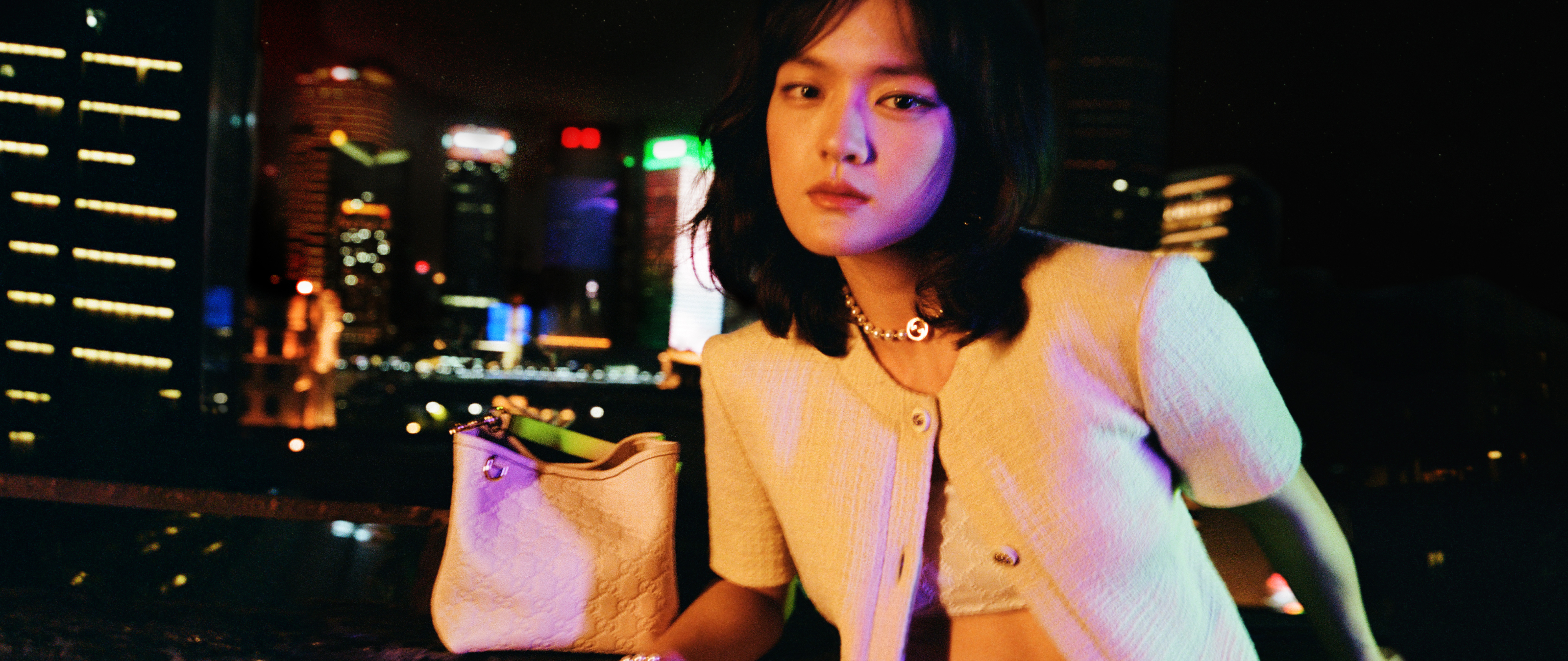女士手袋Gucci女士手袋巧妙融合隽永的精致格调与现代的时尚风范，匠心打造日常造型。