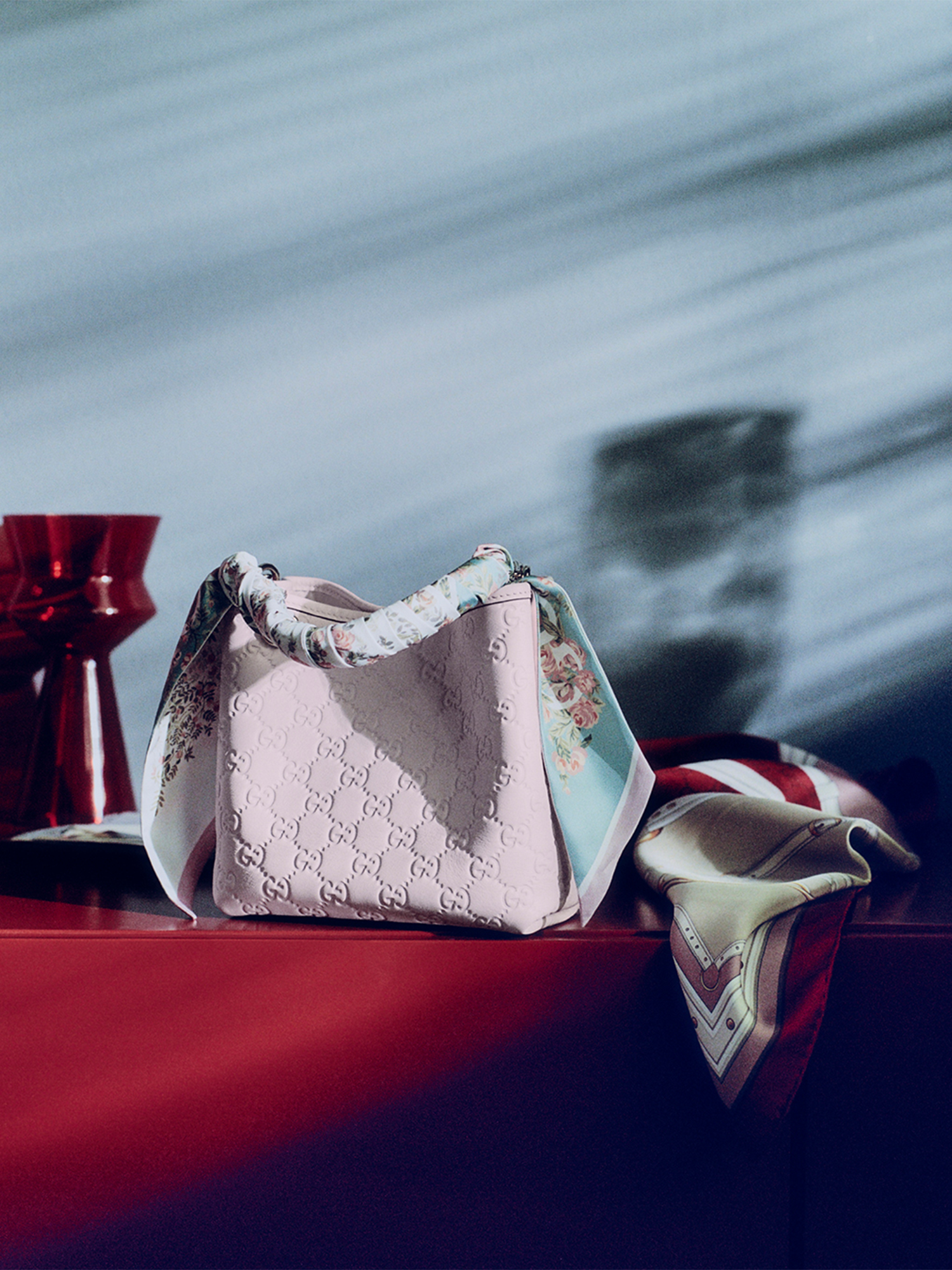 https://res-cms.gucci.cn/bz-gucci-store-prod/prod/GUCCI/2025-08-05/HP_Portrait_Gucci-000001030002_001_Default_3614e9b9-c91f-4591-8c25-3419dade8b6c.png