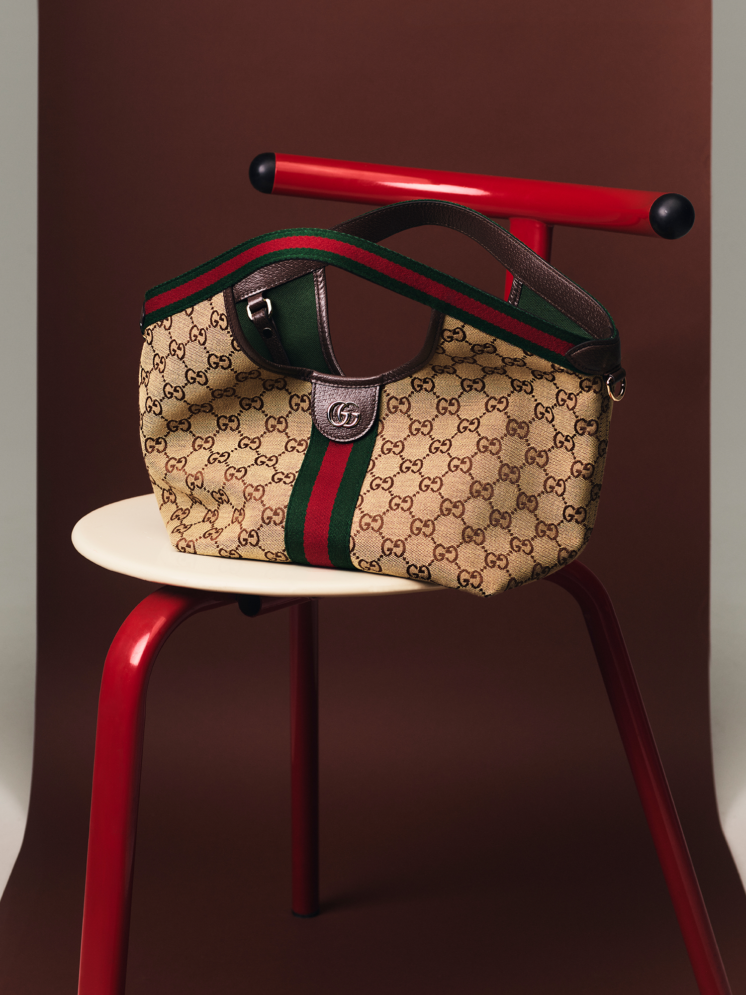 https://res-cms.gucci.cn/bz-gucci-store-prod/prod/GUCCI/2025-09-01/HP_Portrait_Gucci-FW25-JULY25-001-0250-B_001_Default(1)_6f70d201-56f2-40a9-8fcc-407f9134f11a.png
