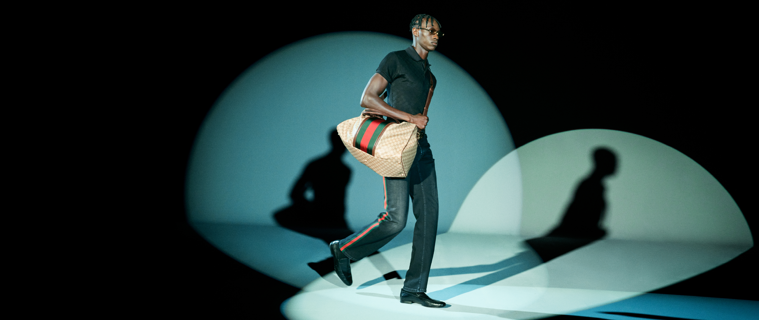 Generation Gucci 古驰世代在4月16日新品发布前，我们的客户顾问可以协助您探索全新系列款式。