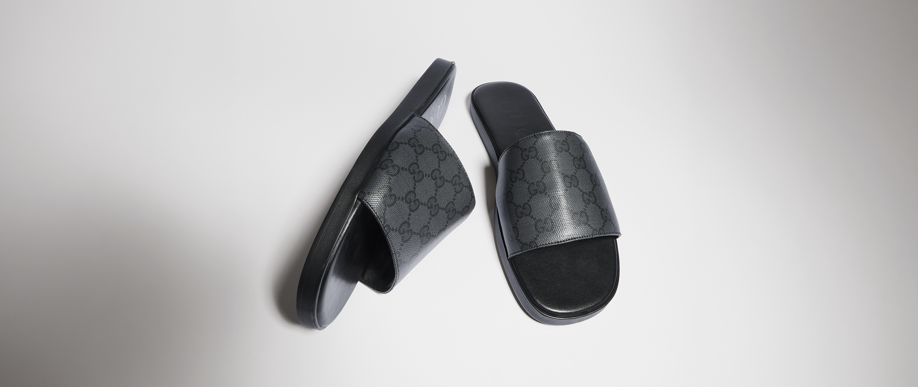 夏季鞋履新季新风尚，鲜活配色和创意材质呈献全新夏季甄选男士鞋履，涵盖拖鞋、运动鞋、凉鞋等多样款式。