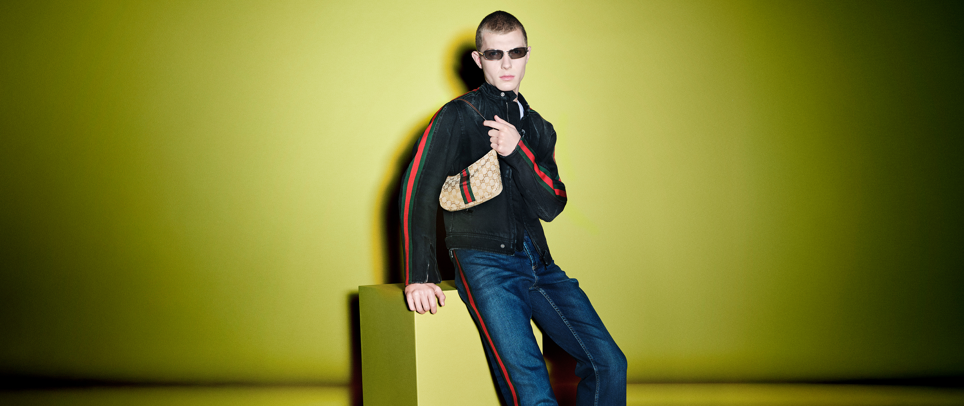 Generation Gucci 古驰世代Generation Gucci古驰世代系列全新上市。选购全新男士箱包、鞋履和成衣。