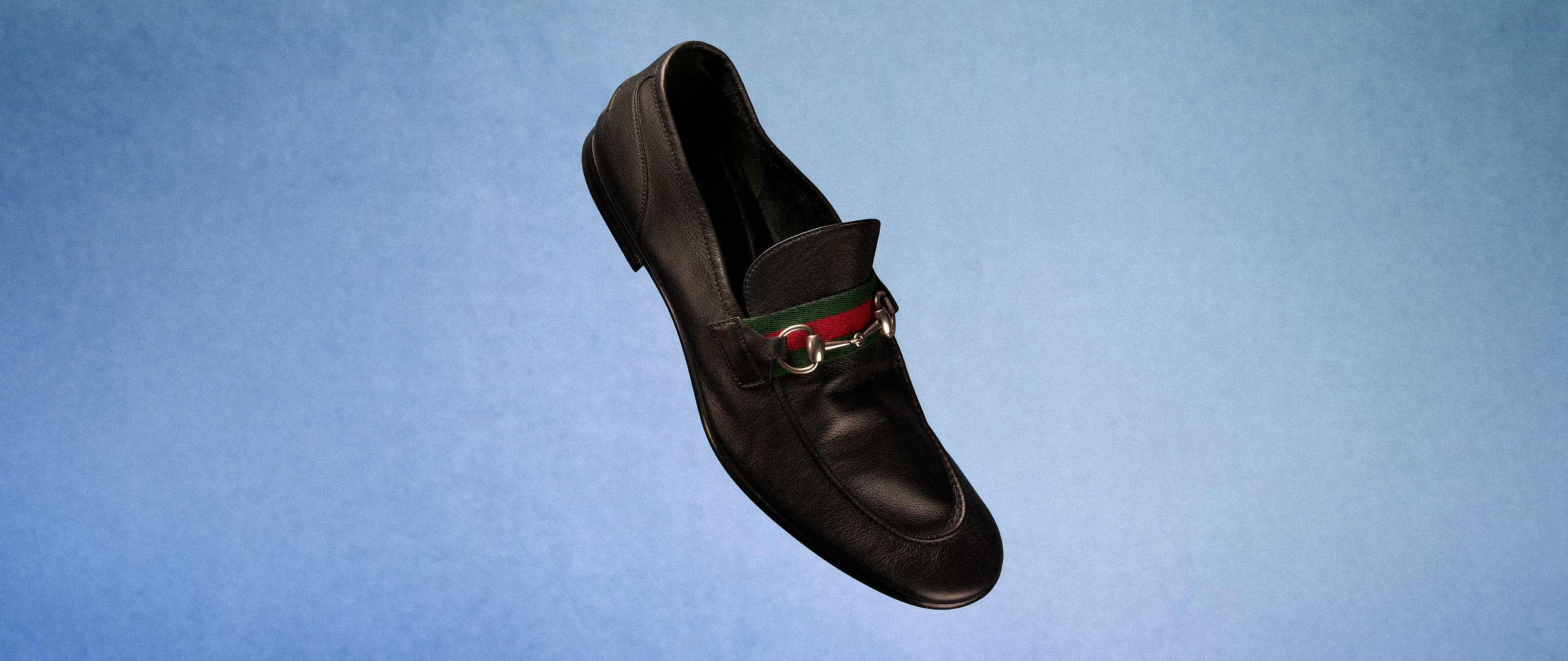 莫卡辛鞋与乐福鞋
Gucci Horsebit 1953系列男士乐福鞋及经典款式以品牌元素打造隽永设计，激发着一代代人绽放灵感。
