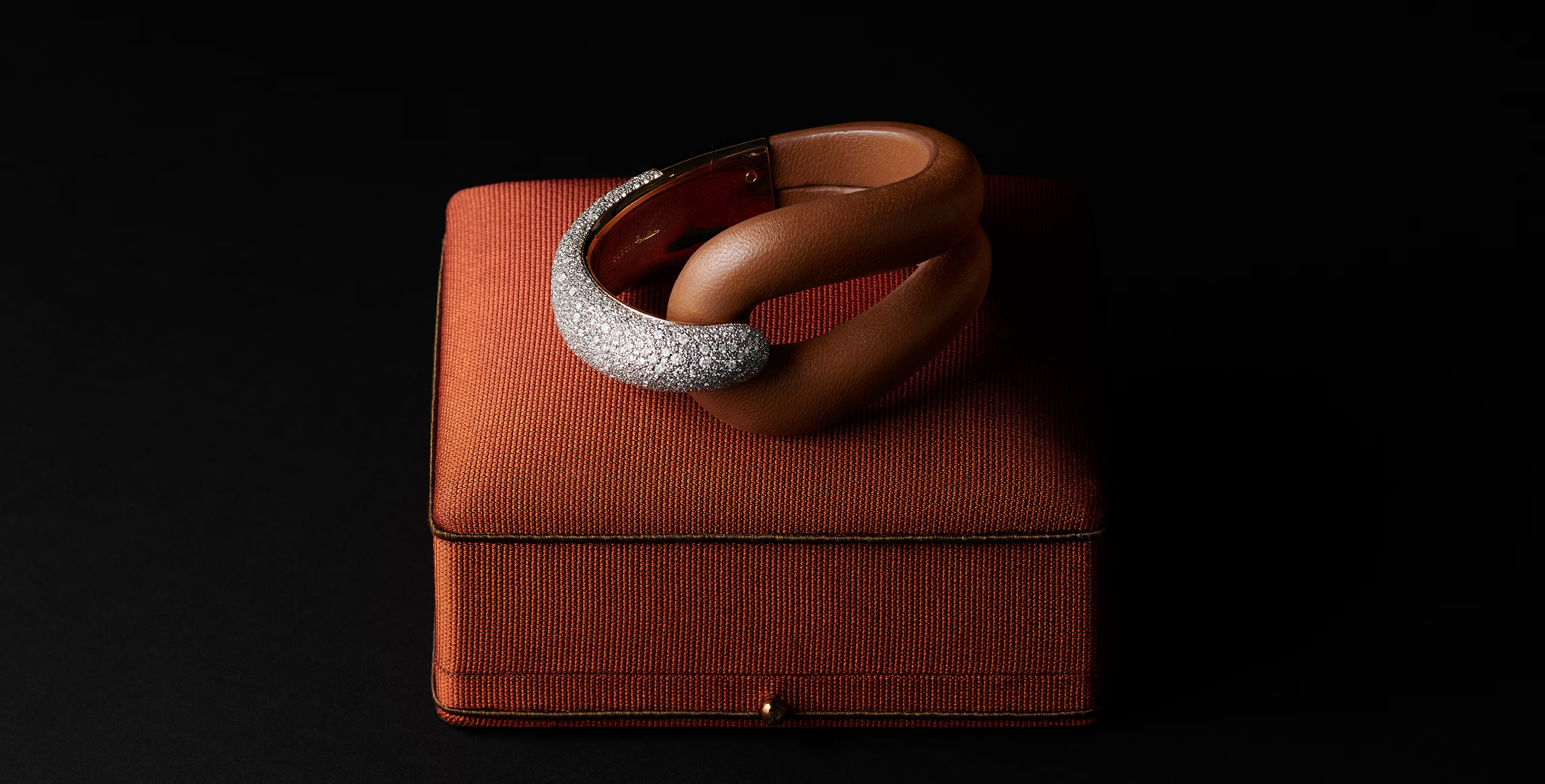 Gucci - это итальянский модный бренд, основанный G